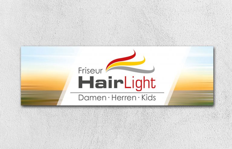 Friseur HairLight - Außendarstellung Schild über Eingangstür